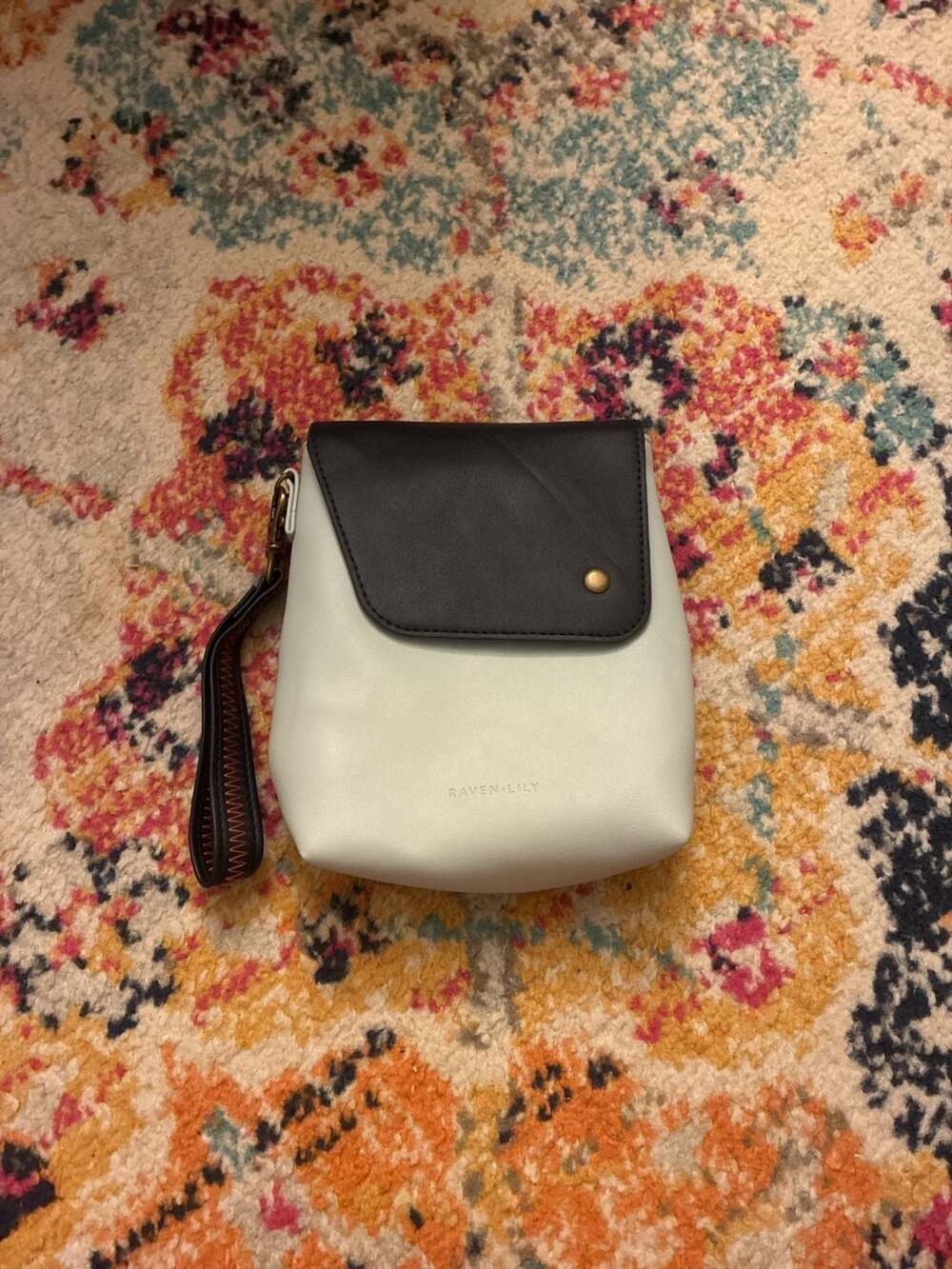 Raven + Lily for American Airlines Flagship Crossbody Wristlet
